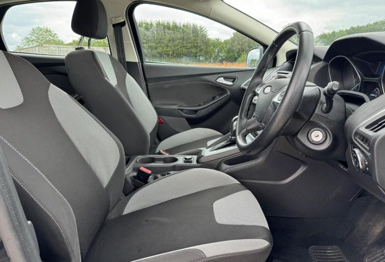 Ford Focus 1.6 Zetec Powershift Euro 5 5dr