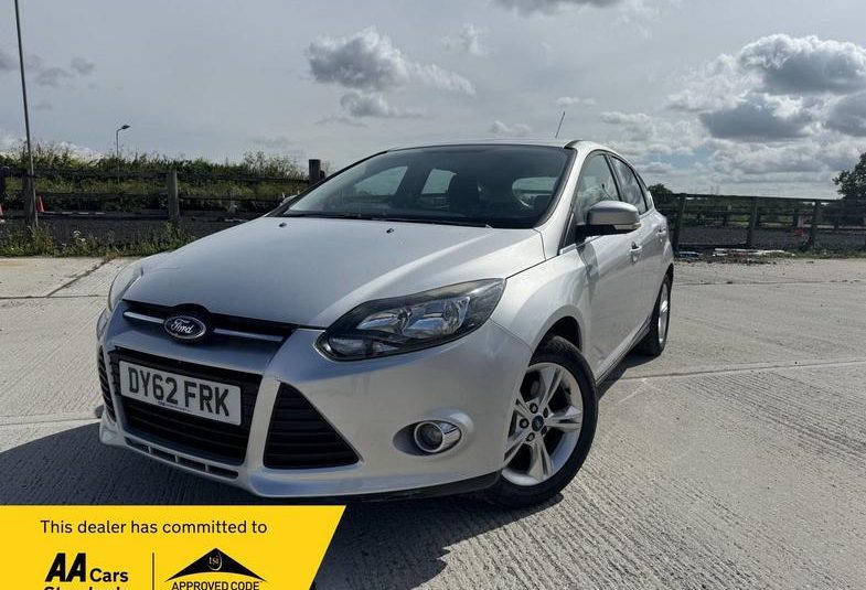 Ford Focus 1.0T EcoBoost Zetec Euro 5 (s/s) 5dr