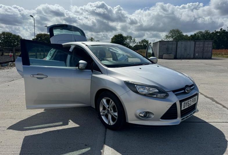 Ford Focus 1.0T EcoBoost Zetec Euro 5 (s/s) 5dr