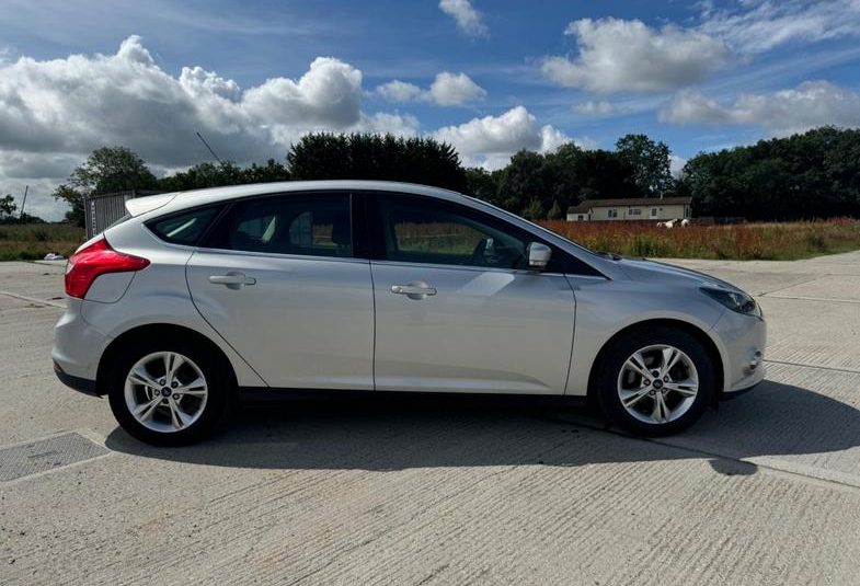 Ford Focus 1.0T EcoBoost Zetec Euro 5 (s/s) 5dr