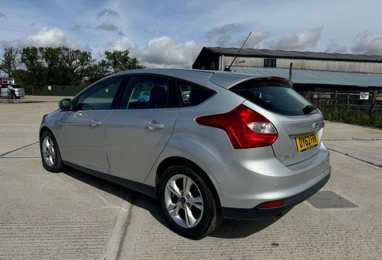 Ford Focus 1.0T EcoBoost Zetec Euro 5 (s/s) 5dr