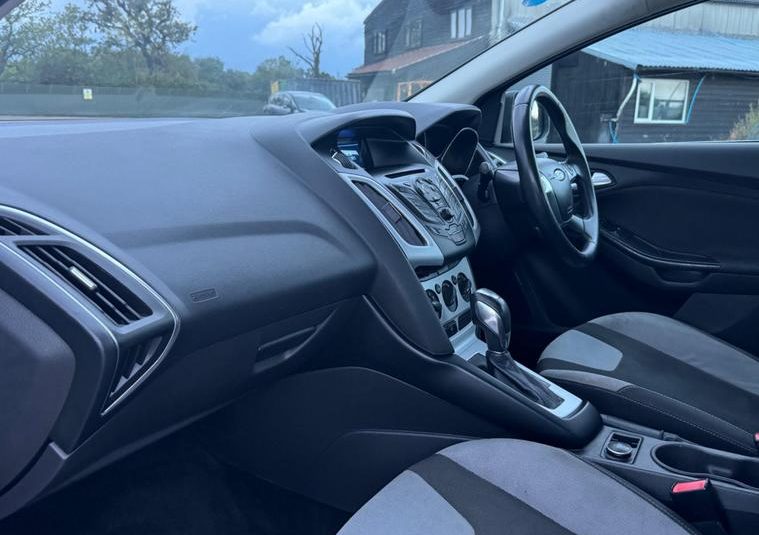 Ford Focus 1.6 Zetec Powershift Euro 5 5dr