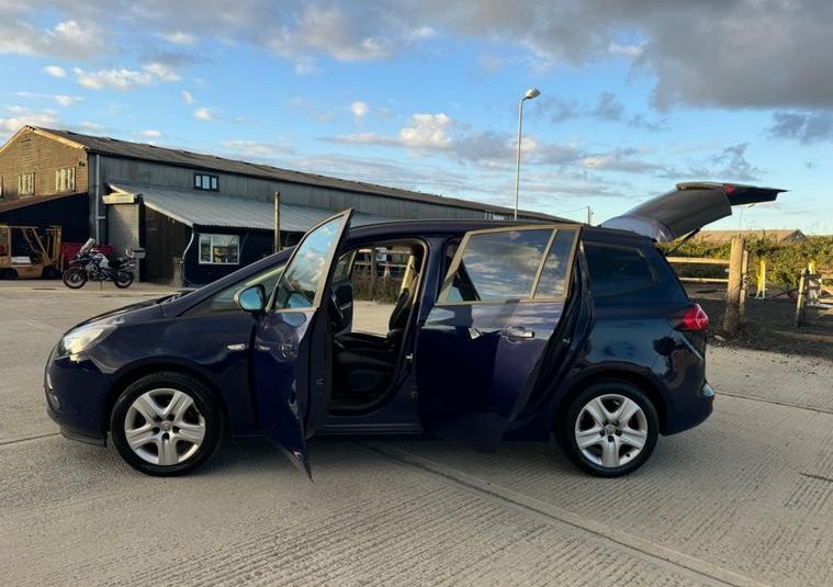 Vauxhall Zafira Tourer 1.4T 16V Exclusiv Auto Euro 5 5dr